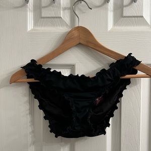 Black size medium Victoria secret bottoms.
